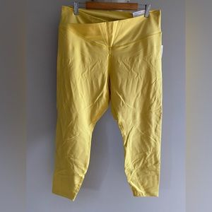 NWT Old Navy Powerchill crop crossover waist